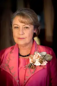 Noni Hazlehurst