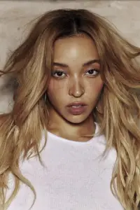  Tinashe