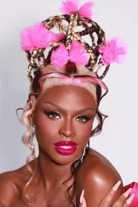 Symone